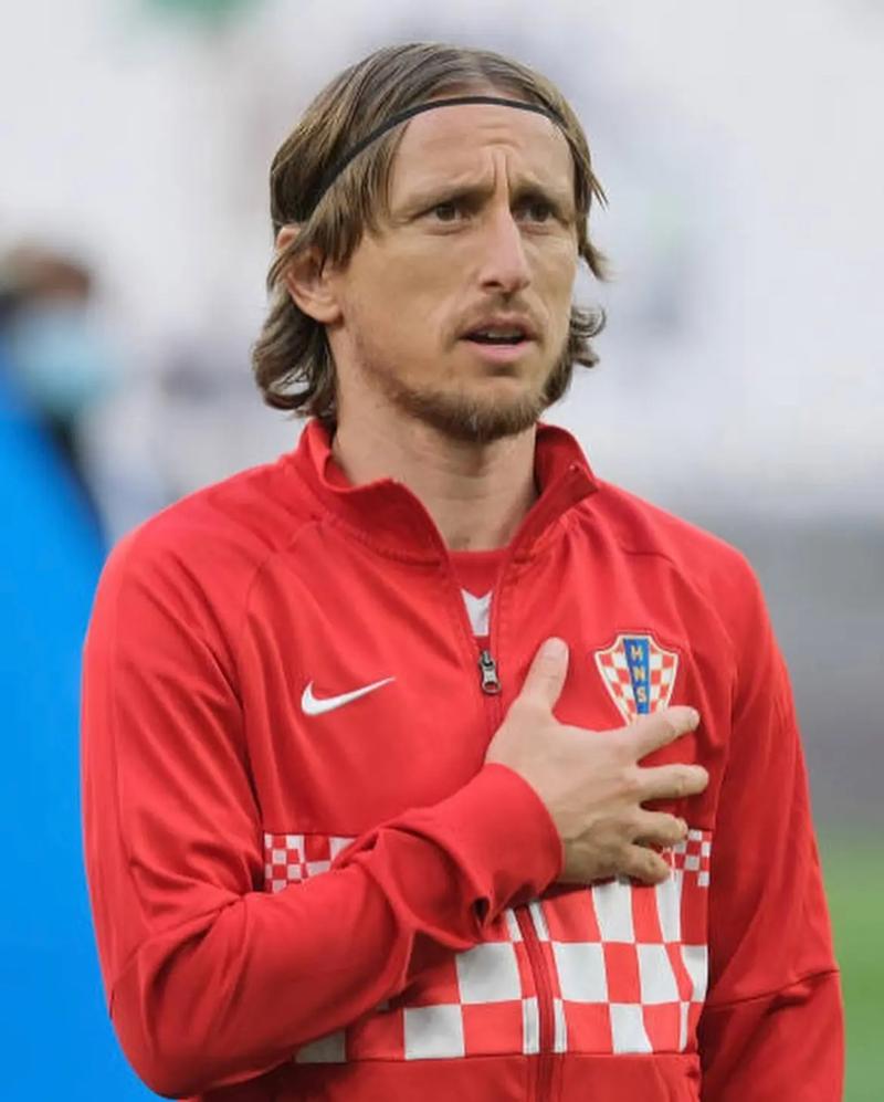 我懂用户晒视频：疑似泰山球迷看亚冠试图进入国安看台未果